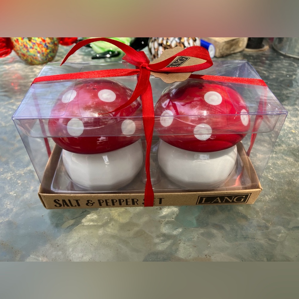 Mushroom Salt and Pepper Shakers